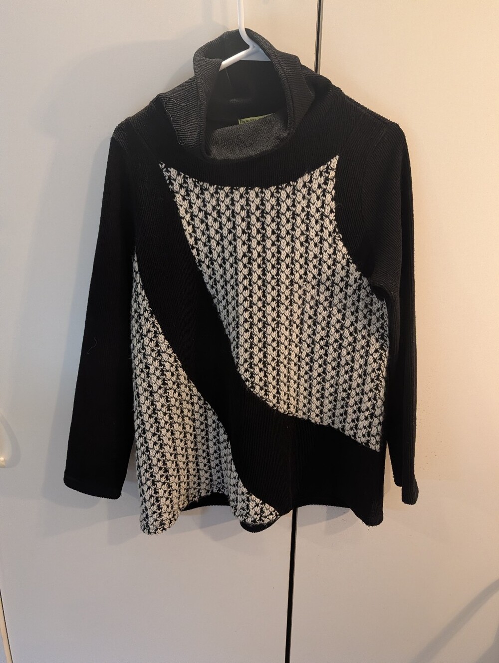 Trisha Tyler Women's Large Black and Cream Cowl Neck Sweater